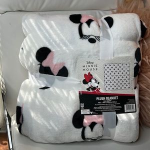 Minnie Mouse plush blanket